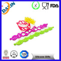 Factory Direct Sales Eco-Friendly Fashion Engraved Flower Silicone Bracelet